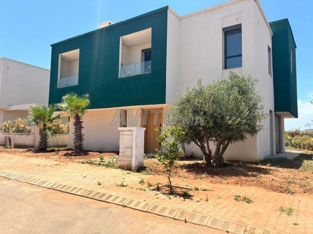 Magnifique villa neuve sur bouskoura