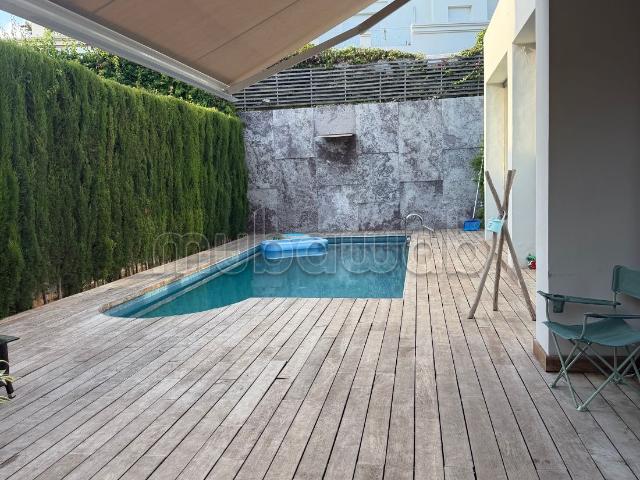 Magnifique villa avec piscine de 700m' à Californie