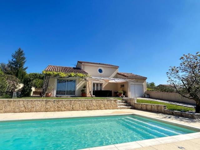 Magnifique villa et appartement indépendant avec piscine au coeur d'un village prisé de la drôme