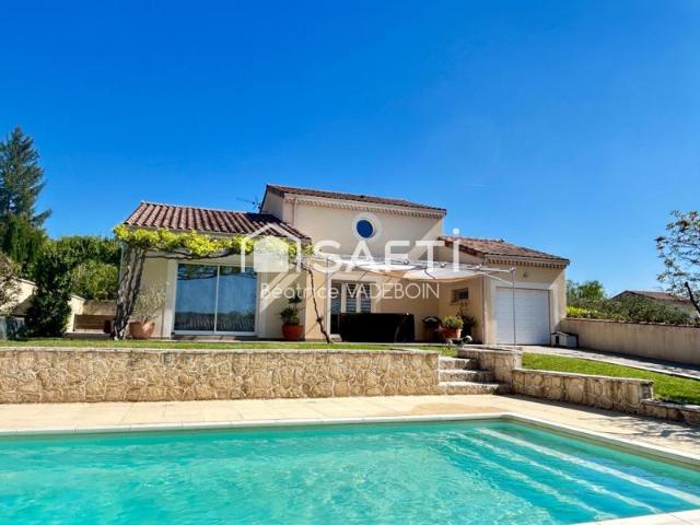 Magnifique villa avec piscine et dépendance récente au coeur d'un village prisé de la drôme