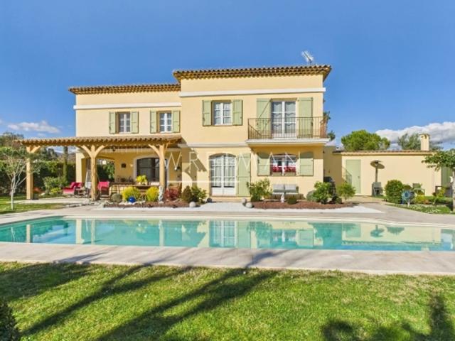 Magnifique villa avec piscine et grand jardin Valbonne