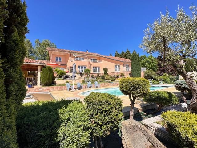 Magnifique villa, avec une vue à couper le souffle. 300m² Lourdes