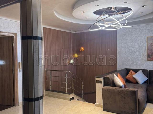 Magnifique villa à louer à Moulay Driss Aghbal. Surface totale 200 m². Meublé