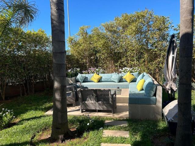 Magnifique villa à louer à skhirat plage. Superficie 280 m². Bien meublé