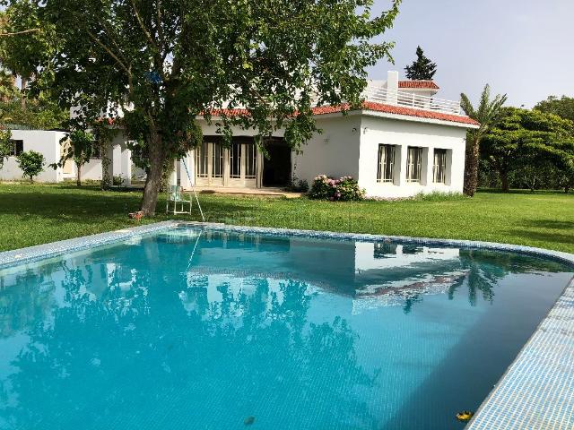 Magnifique villa à louer avec piscine chauffage central et un très beau jardin