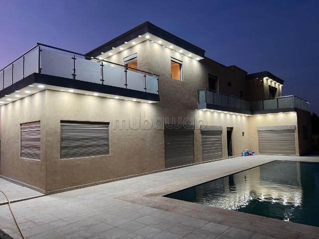 Magnifique villa à vendre à Route Amizmiz. Surface de 2000 m². Meublé
