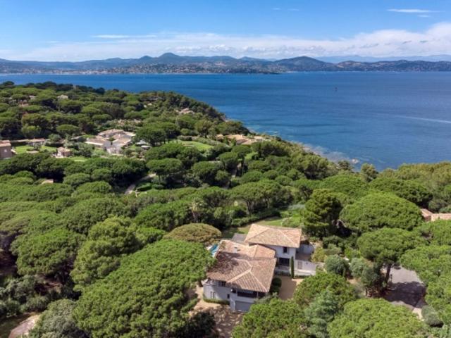 Magnifique villa à vendre dans Les Parcs de Saint Tropez