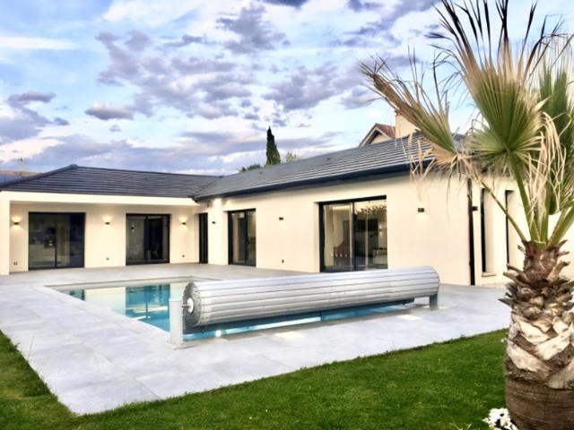 MAGNIFIQUE VILLA CONTEMPORAINE 160M2 avec PISCINE