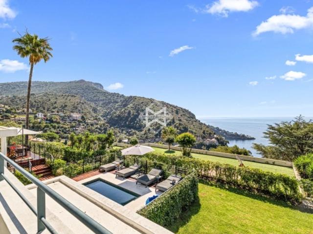 Magnifique villa contemporaine à Eze