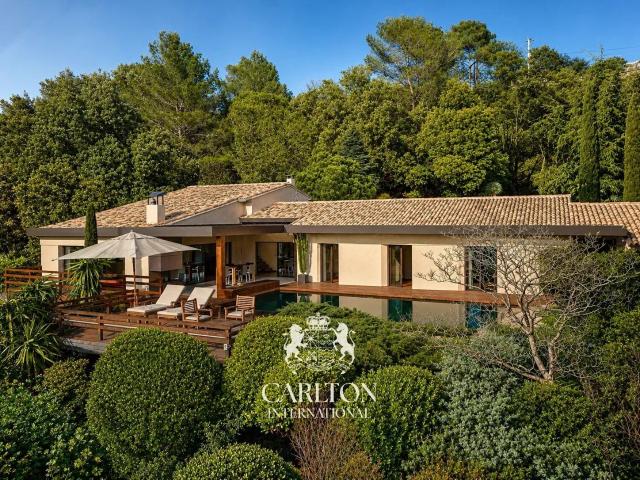 Magnifique villa contemporaine avec vue sur les collines 327m² Saint Paul