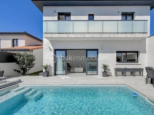 MAGNIFIQUE VILLA CONTEMPORAINE DE 131 m² AVEC GARAGE ET PISCINE À PIGNAN
