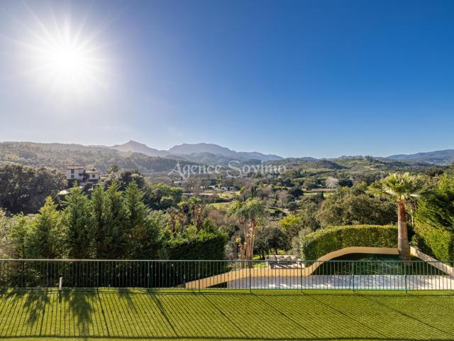 Magnifique villa contemporaine de 8 pièces avec piscine pool house jardin terrain salle de sport au calme