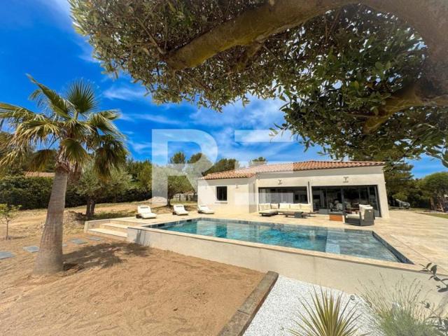 Magnifique villa contemporaine de plain pied avec piscine