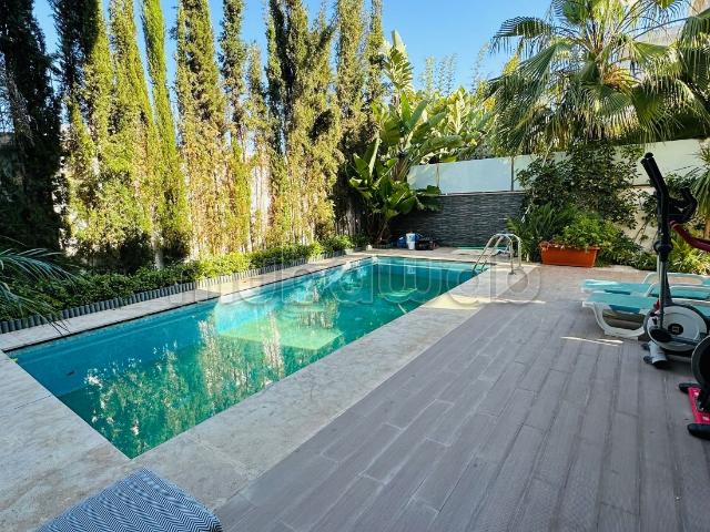 Magnifique villa contemporaine située dans une résidence fermée à Bouskoura – Ville Verte