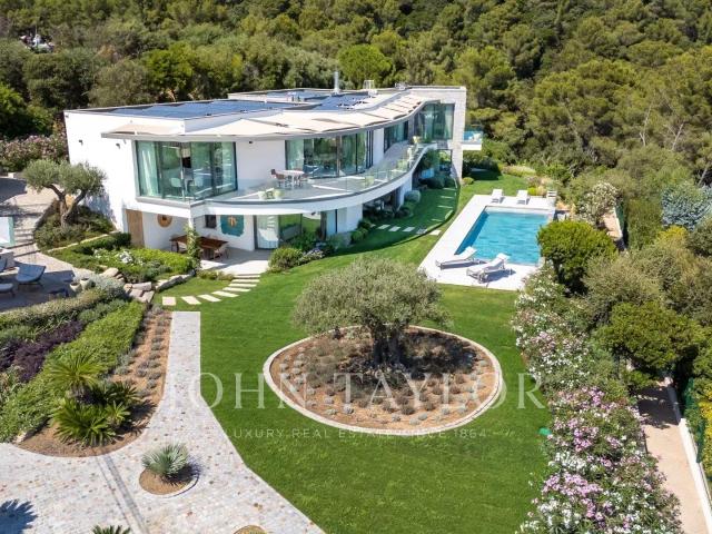 Magnifique Villa d'architecte à proximité de la plage 412m² Cavalaire Sur Mer