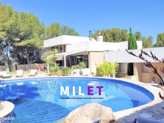 MAGNIFIQUE VILLA D'ARCHITECTE 320 m2 avec Piscine haut de gamme