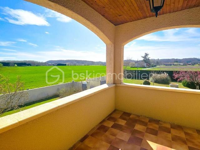 ✨ Villa 6 100m² Terrain Clôturé– Villa Familiale 205m² – Idéalement située près de Vélines 24230 ✨