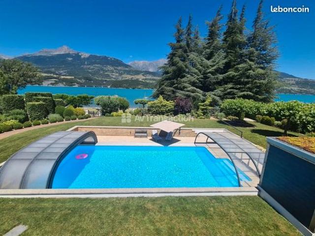 Magnifique Villa de 250m2 au bord du Lac de Serre Ponçon