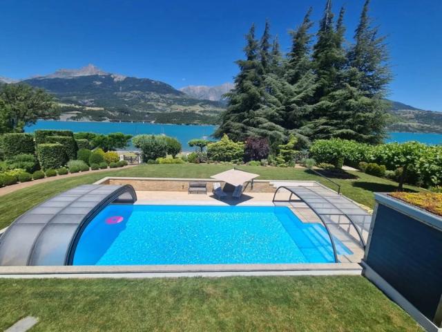 Magnifique Villa de 250m2 au bord du Lac de Serre Ponçon