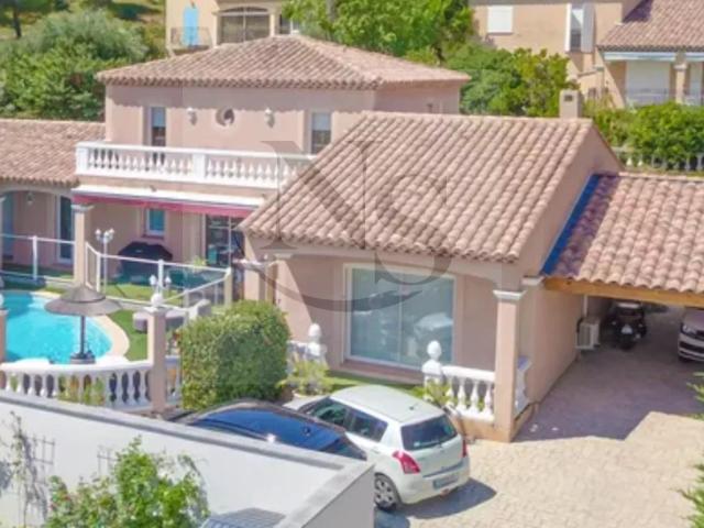 MAGNIFIQUE VILLA DE 278m2 À CARRY LE ROUET AVEC VUE SUR LA MER