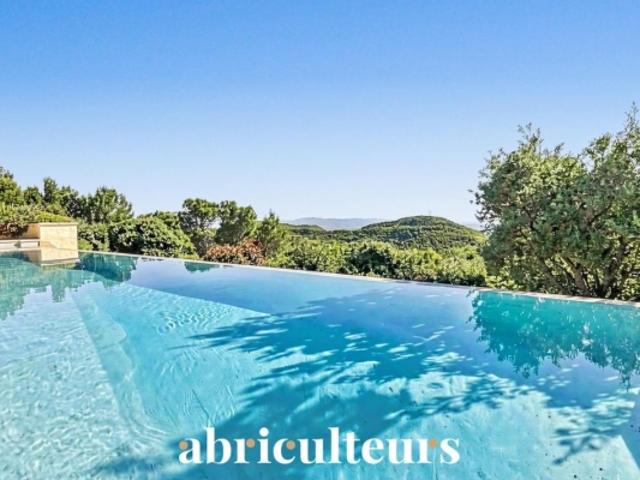 Magnifique villa de 296 m² avec piscine, sauna, spa, terrain de 1,2 ha et vue exceptionnelle à Rognes 13840
