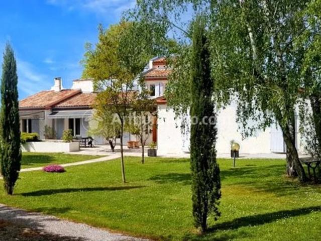Magnifique propriété de 200 m² à Soual, 4 chambres avec piscine