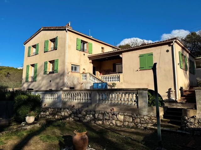 Magnifique villa de 220m2 à Laghet avec piscine, garage, ter. 220m² La Turbie