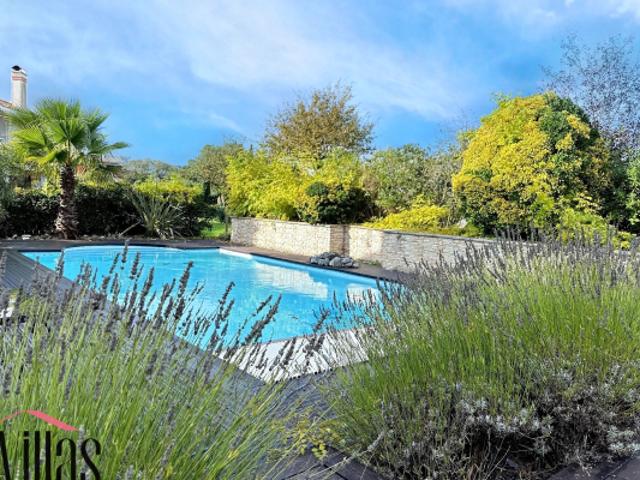Magnifique Villa de 230 m2, piscine chauffée, terrain de 110