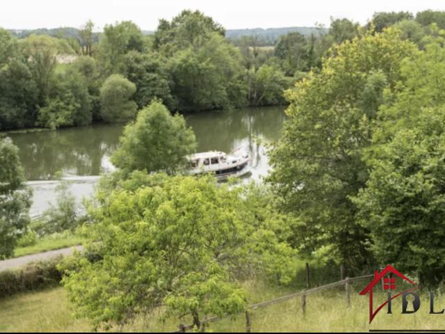 Magnifique Villa de 9 Pièces avec Vue sur la Rivière, Piscine et Terrain de Pétanque