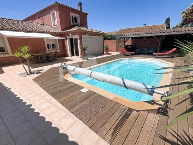 Magnifique Villa d'environ 170m² + dépendance, piscine, jacuzzi.