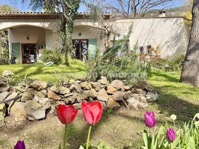 Magnifique Villa Et Sa Vue Panoramique 180m² Spéracèdes