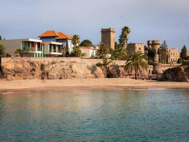 Magnifique villa en front de mer et à proximité de Cannes
