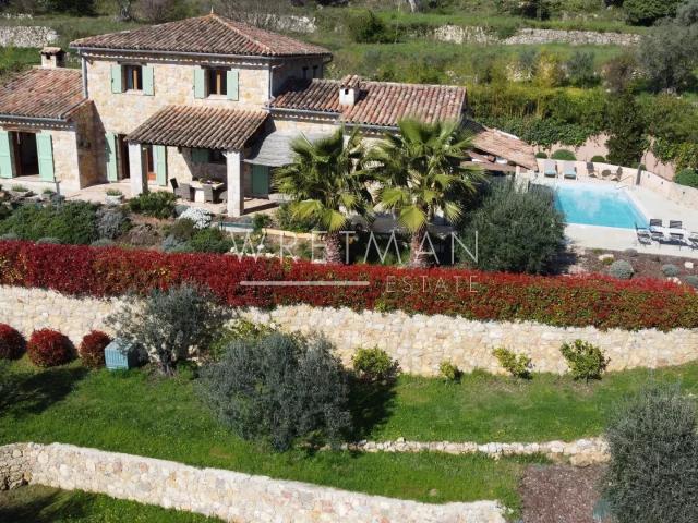 Magnifique villa en pierre avec vue magnifique Fayence 190m² Fayence