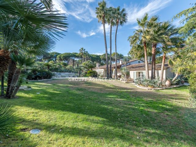 Magnifique Villa En Pierres Au Coeur Des Golfs Avec Piscine 380m² Saint Raphaël