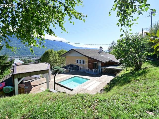 Magnifique villa en position dominante