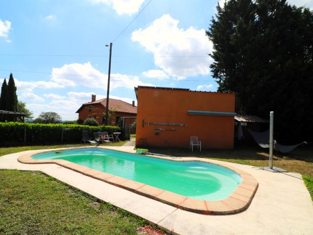 Magnifique Villa, grand garage, piscine, 8393m2 de terrain. 155m² Aurignac