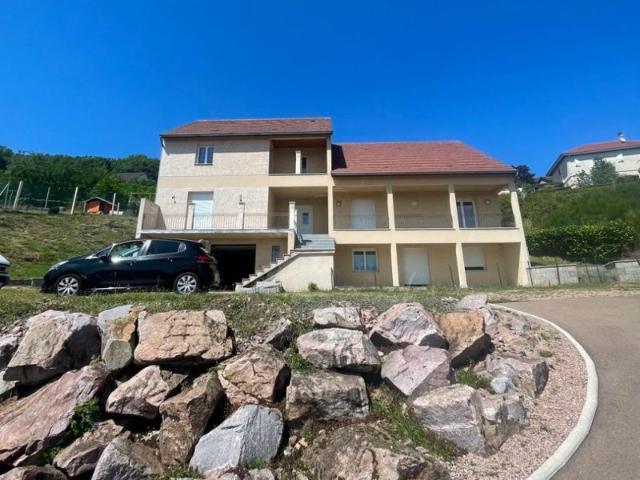 MAGNIFIQUE VILLA SUR LA COMMUNE DE MONTCENIS