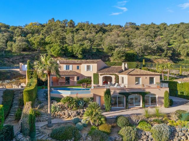 Magnifique villa T7 avec piscine et vue mer 247m² Sainte Maxime