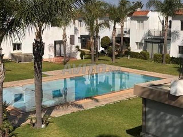 Magnifique villa Triplex à vendre avec piscine