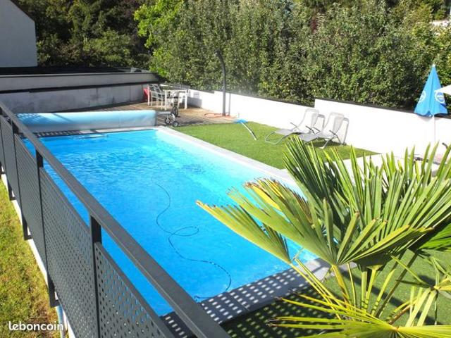 Magnifique Villa 220m2 habitable avec vue et piscine chauffée sur parcelle arborée de 970m2 avec dépendances
