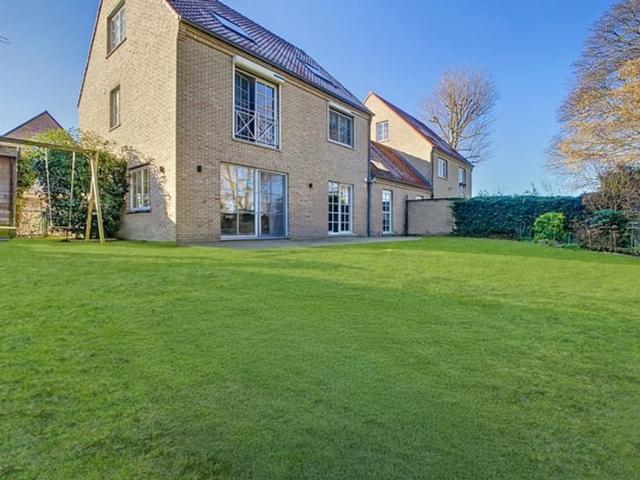 Magnifique villa 5 CH. / 2 SDB de 258 m² sur 4 a 26 ca
