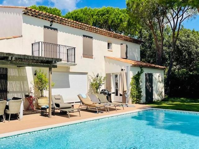 Magnifique villa 5 pièces de 225 m² avec piscine