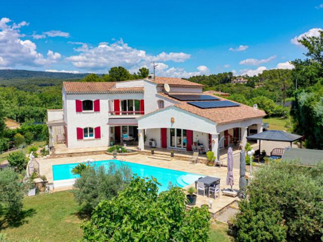 MAGNIFIQUE VILLA 5 PIECES 210M2 SUR TERRAIN DE 4000M2 AVEC P