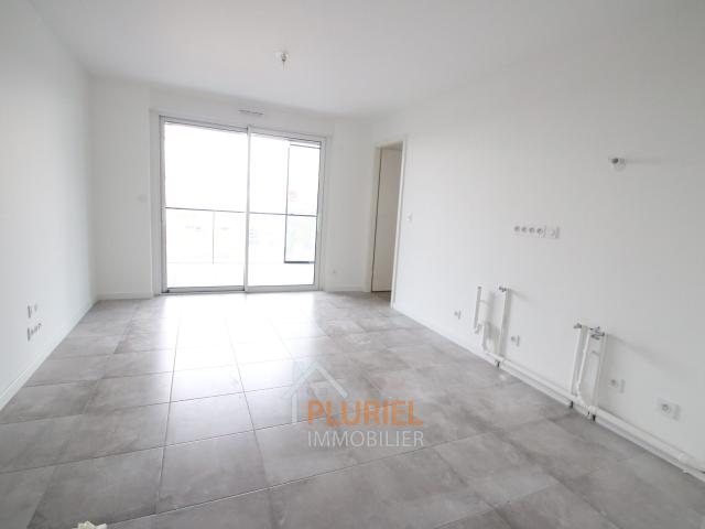 Magnifique 2 pièces 38.5m² Quartier Wacken à STRASBOURG Magnifique 2 pièces de 57m² avec terrasse de 40 m² Place Broglie Charmant 2 pièces de 44,40 m² avec balcon en plein cœur de Strasbourg