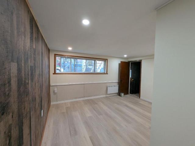 Magnifique 3 ½ demi sous sol rénové à louer 1150