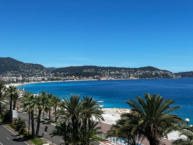 Magnifique 3 pièces face à la Mer sur la promenade des anglais
