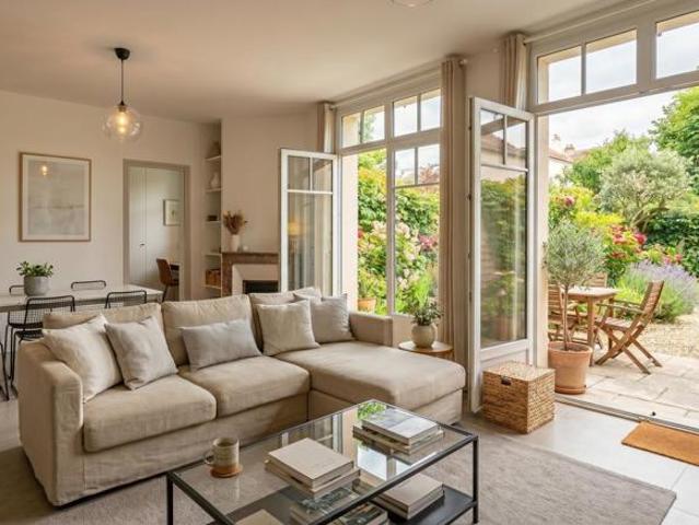 MAGNIFIQUE 4 PIÈCES NEUF AVEC TERRASSE & GRAND JARDIN PRIVATIF PROCHE LAC