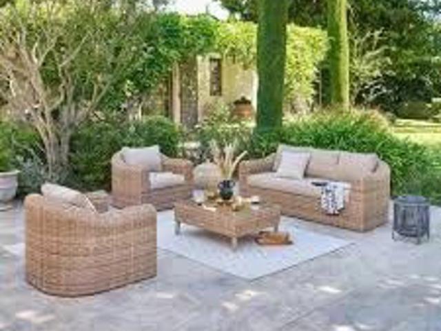MAGNIFIQUE 4 PIÈCES EN REZ DE JARDIN AVEC TERRASSE, CAVE ET 2 PARKINGS À SAINT CLOUD