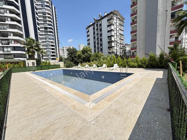 Mahfesığmazda Prestijli Sitede Havuzlu 4+1 Lüks Kiralık Daire