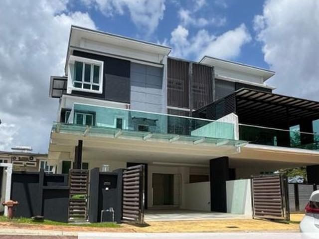 Mahkota Heights